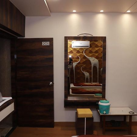 Hotel Darshan Amreli Екстер'єр фото