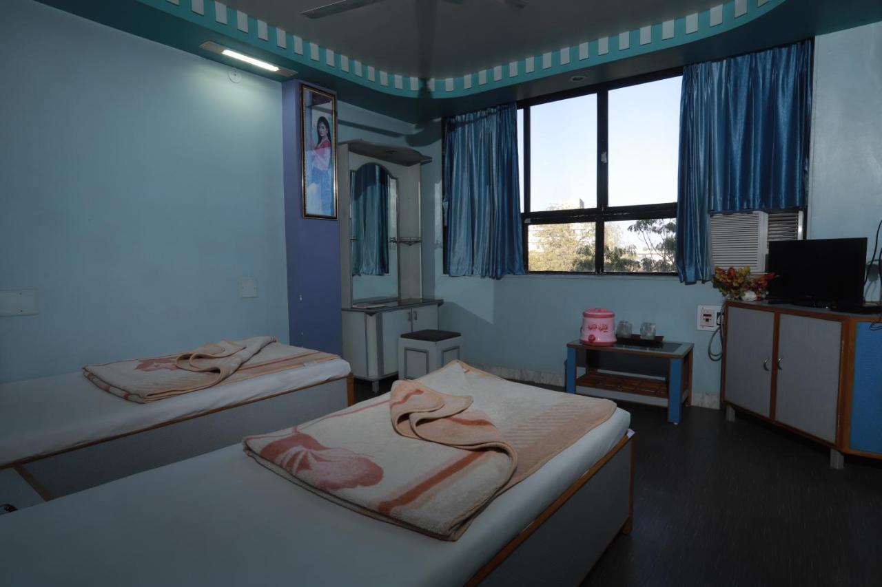 Hotel Darshan Amreli Екстер'єр фото